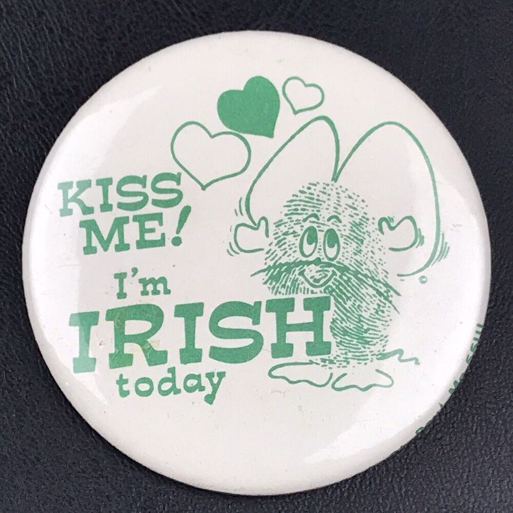 Kiss Me I’m Irish Today Vintage Pin Button Pinback Thumb Things 1977 Minnesota